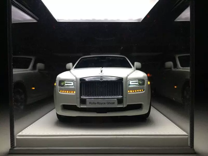 Модель автомобиля, подставка, универсальная абажура, масштаб 1:18