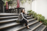 [随意自然  半高领  小廓形 两边开叉扬子纱羊毛 针织衫]