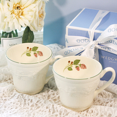 Парные кружки 日本进口wedgwood树莓浮雕马克对杯对杯情侣对杯咖啡杯礼盒