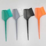 Щетка, расческа, осветляющая краска для волос