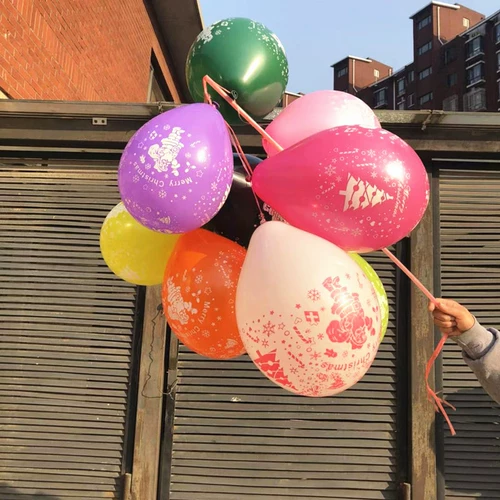 Рождественский шарик оптом на сцене сцены