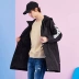 Áo khoác nam métbonwe 2018 xuân mới Marvel đồng thương hiệu áo khoác dài màu đen gió - Mùa xuân