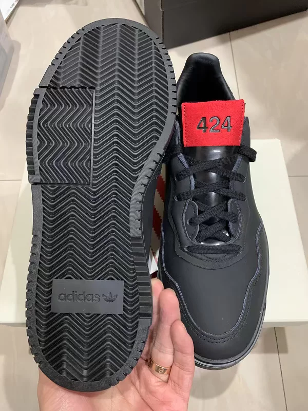 Кроссовки спортивные на низком берпе кожаные noodle модель совместная adidas x 424 Sci Premiere