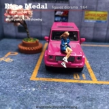 RM1: 64Racemedal склонили головы для девочек Tide Limited Edition Accessories Scene Accessories 1/64 Модель макросъемки