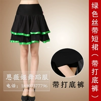 Зеленая лента, мини-юбка, леггинсы