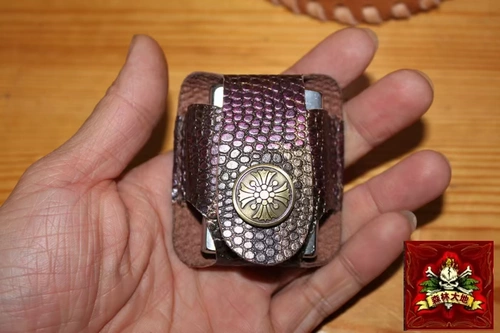 Сиреневая кожаная зажигалка ручной работы