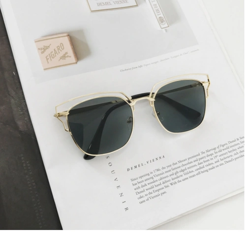 Черные розовые светоотражающие универсальные солнцезащитные очки для влюбленных подходит для мужчин и женщин, популярно в интернете