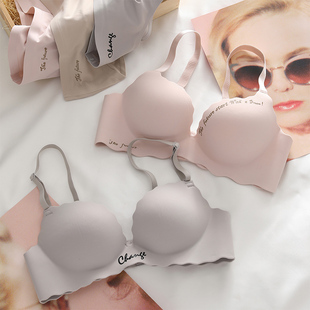 六只兔子无痕内衣女无钢圈少女甜美聚拢文胸套装夏季收副乳胸罩