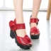 Mùa hè 2018 mới dép nêm da đặc biệt gió quốc gia giày nữ màu đỏ giày hoa đầy đủ giày da dép lê nữ đẹp Sandal