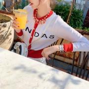 FENDAS đơn giản màu đỏ và trắng kết hợp với cườm cong áo len dài tay nữ 2019 áo len mới ngắn - Đan Cardigan