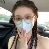 Большой рамный анти -мыл -бел -энзащитный человек с высоким содержанием иностранного газа молод