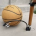 Vòng bơi bóng kim bóng rổ bơm inflatable kim bóng màu xanh bóng đá bơm kim khí di động phổ toàn năng Bóng rổ