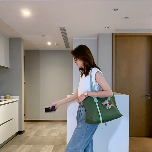 Нейлоновый вместительный и большой шоппер, сумка на одно плечо, изысканный стиль, коллекция 2023