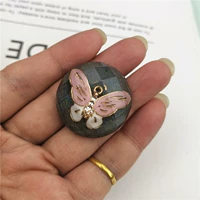 Желтовато-коричневый