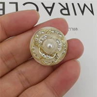 Белый, золотой, в цветочек