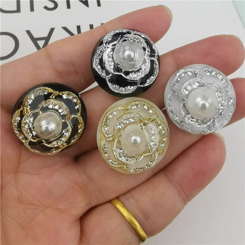 Металлический стразы Имитация Кристалл Круглый Круглый Кардиган Свитер Топ Кнопка Одежда Универсальное украшение женского высокого класса