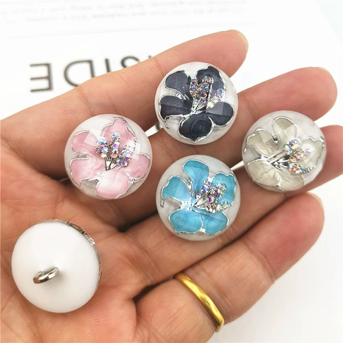 Металлический стразы Имитация Кристалл Круглый Круглый Кардиган Свитер Топ Кнопка Одежда Универсальное украшение женского высокого класса