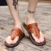 Của nam giới 2018 mới mùa hè thanh niên thường flip-flops da dual-sử dụng bãi biển dép non-slip mềm dưới kích thước lớn sandal da nam Sandal
