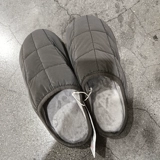 Нескользящие зимние удерживающие тепло тапочки подходит для мужчин и женщин