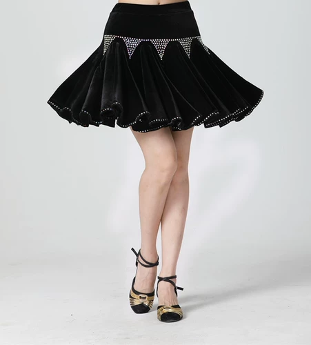 Бархатная танцующая элитная черная демисезонная юбка