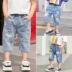 Bé trai bảy điểm quần jeans hè 3 tuổi bé gầy mảnh phiên bản trẻ em lỗ trẻ em trong quần phiên bản Hàn Quốc đại dương 6 - Quần jean