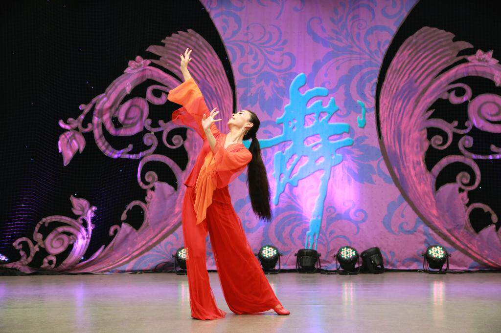 红草莞儿广场舞服装杨艺舞蹈服 格格莲花34502 44502包邮_双氙车灯