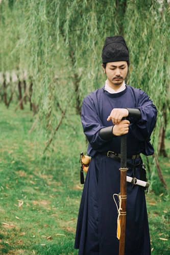 Шанги Вуди Кожаная круглая круглая порошковая одежда прямо и носит Ханфу Ханфу