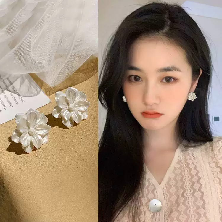 «First Love» Zhao Lusi серьги-продолжет First Love Flower Ear