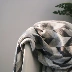 chăn màu xám hoa văn hình học đan ins Bắc Âu trang trí thảm đi xe tối giản hiện đại cuối giường giải trí khăn chăn đan - Ném / Chăn Ném / Chăn