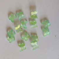 10 кусочков фруктов зеленого цвета