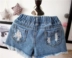 Cô gái mùa hè Hàn Quốc phiên bản của quần short denim lỗ thời trang trẻ em mặc hoang dã loose lưới hot quần quần lót trẻ em Quần jean