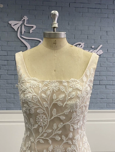 Настоящее изображение изящное свадебное платье без рукавочного свадебного приложения