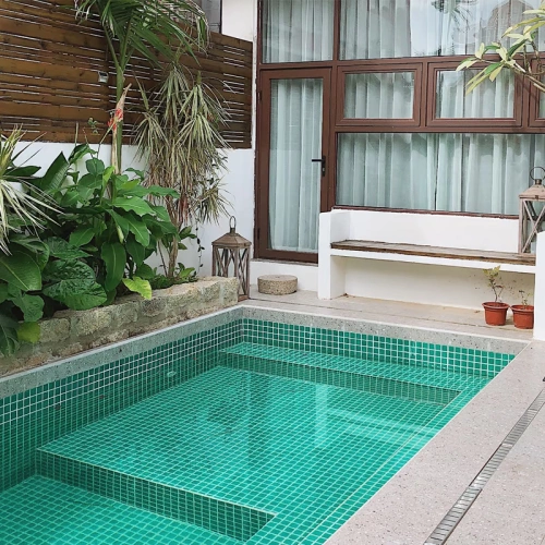 Бассейн, зеленая мозаика, дорожная вилла, популярно в интернете