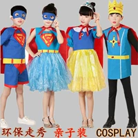 Không dệt bảo vệ môi trường quần áo trẻ em trình diễn thời trang trang phục handmade superman công chúa mẫu giáo cha mẹ và con sàn catwalk hiển thị trang phuc bieu dien