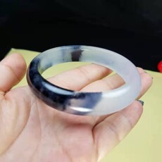 Украшения на руку 天山冰玉冰种飘花手镯石英岩玉镯玉石镯子59mm旺夫时尚