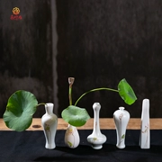 Jingdezhen Hoa nhỏ Bình gốm trắng Mini Trà Mat Chai nhỏ Hoa sắp xếp Hoa cổ điển Mận Chai - Vase / Bồn hoa & Kệ