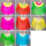 Поклонники танцев Plaza - взрослые, большие скручивание поклонника севера и севера от Янге, чтобы исполнить поклонник танца