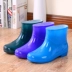 Mùa hè và mùa thu mưa giày nữ nam ngắn ống anti-skid rửa xe nước khởi động khách sạn nhà bếp cao su Hàn Quốc giày mặc lao động mua bọc giày đi mưa ở đâu Rainshoes
