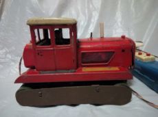 Игрушка 怀旧老玩具铁皮玩具东方红拖拉机【见图见描述】