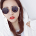 Ngôi sao nhạc rap mới của Trung Quốc Wu Yifan với kính râm cùng khung kim loại kính râm mảnh kính fakeme mặt tròn tròng kính Kính đeo mắt kính