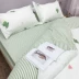 Đơn giản cotton bốn mảnh bộ tươi đôi quilt cover quilt giường đơn giản cotton ký túc xá ba mảnh đặt 1.51.8 m giường