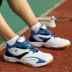 Gửi vớ bóng thở cầu lông giày người đàn ông giày xác thực giày quần vợt siêu ánh sáng không trượt mặc giày thể thao nam hấp thụ sốc