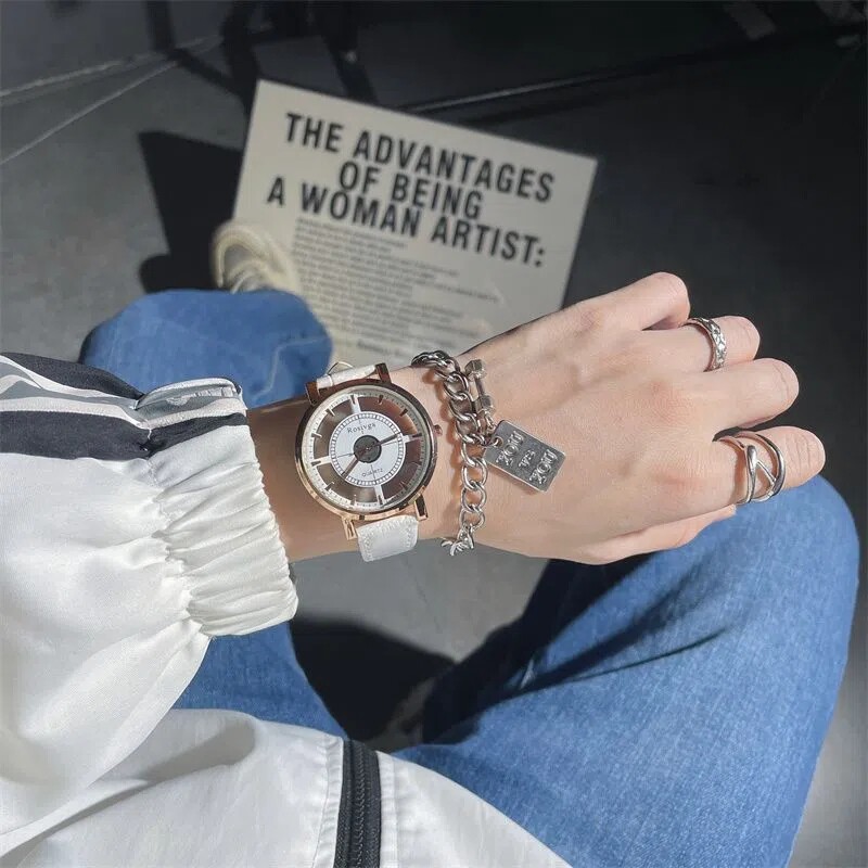 Studenti delle scuole medie e alla moda, belli e alla moda, orologio avanzato da uomo_voghion.com