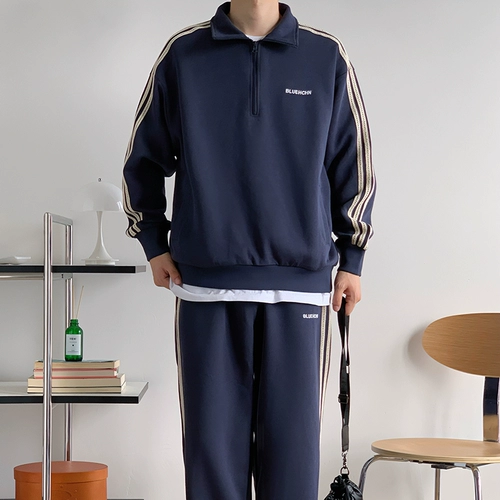 Чистый парень в свитере спорт двух -набор японских отдыха весны и осень Темного Материала Dark Matter