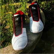 Giày bóng rổ Walter nam Taiji tái hiện giày sao khởi động giày thể thao màu đen và trắng cá tính hấp thụ sốc trượt giày bóng rổ Wade