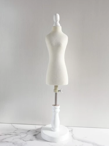 Маленькая вешалка, чайная чашка, стенд