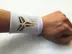 Kobe Black Mamba bóng rổ dây đeo cổ tay thể thao bảo vệ bông nóng dập thiết kế cổ tay người hâm mộ lưu niệm cung cấp quà tặng nam - Dụng cụ thể thao Dụng cụ thể thao