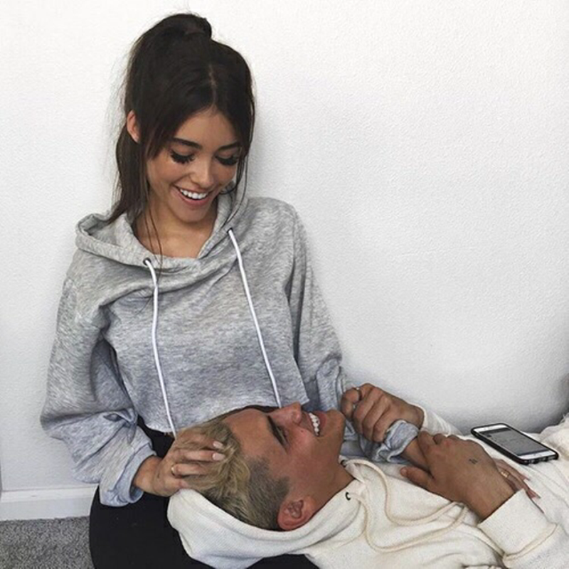 Trạm châu âu mới mỏng trùm đầu không khí cởi mở áo len của phụ nữ hoang dã dài tay màu rắn T-Shirt đội múa đơn giản áo triều