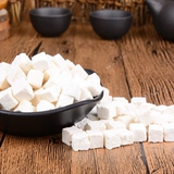 Пория китайская травяная медицина на искренний блок бай -фунтинг с чайным пузырьковым пузырьковым напитками