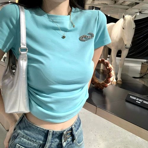 Летняя короткая футболка с коротким рукавом, облегающий крой